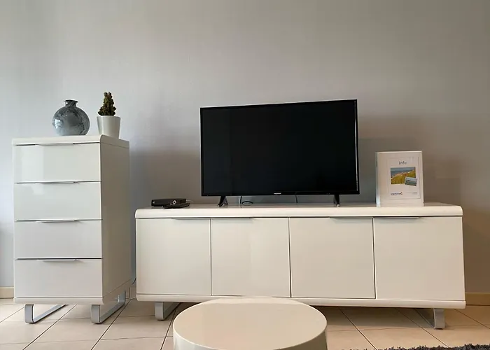 Queen Mary 302 With Balcony By Interhome